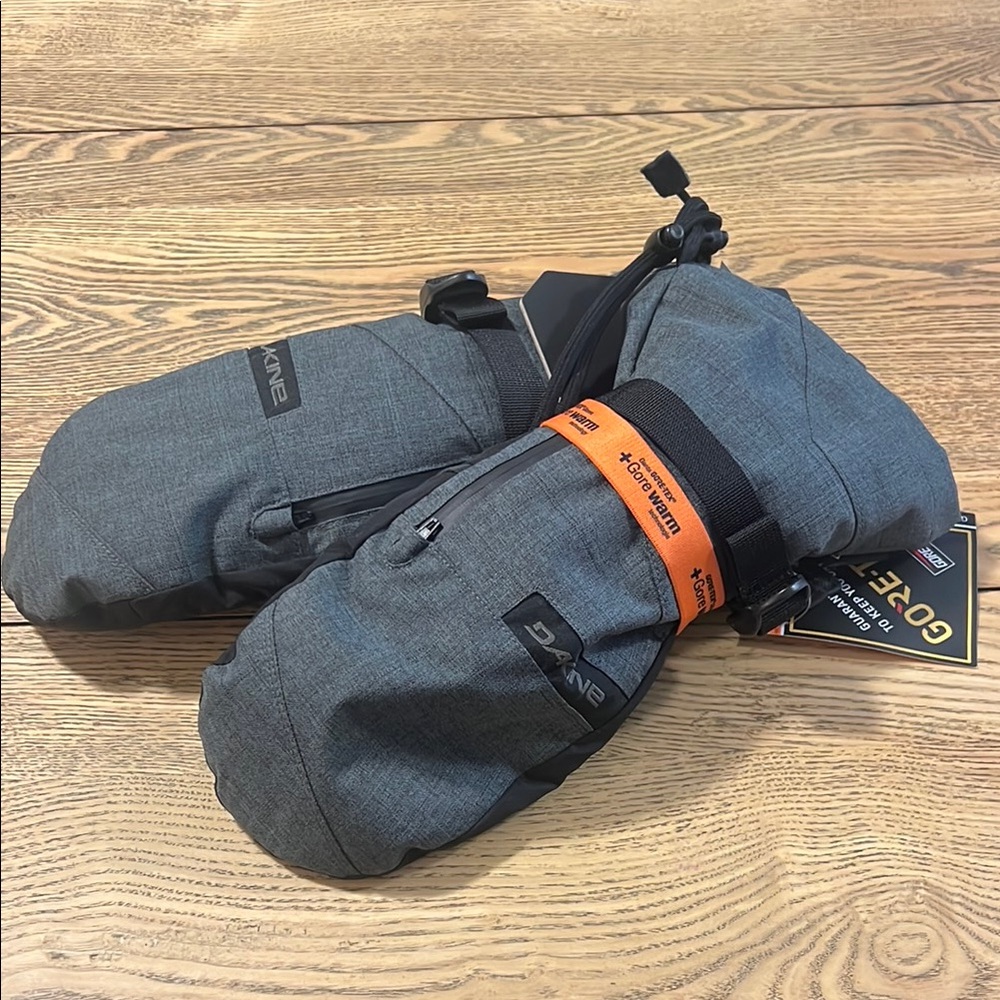 Dakine | Men’s Titan Gray and Black Gore-Tex Mittens